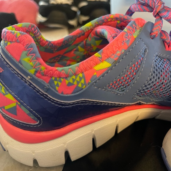 SKETCHERS 8.5 COMFORT FIT GEL INFUSED MEMORY FOAM COLORFUL LIKE NEW WORE 1INSIDE - Picture 12 of 15